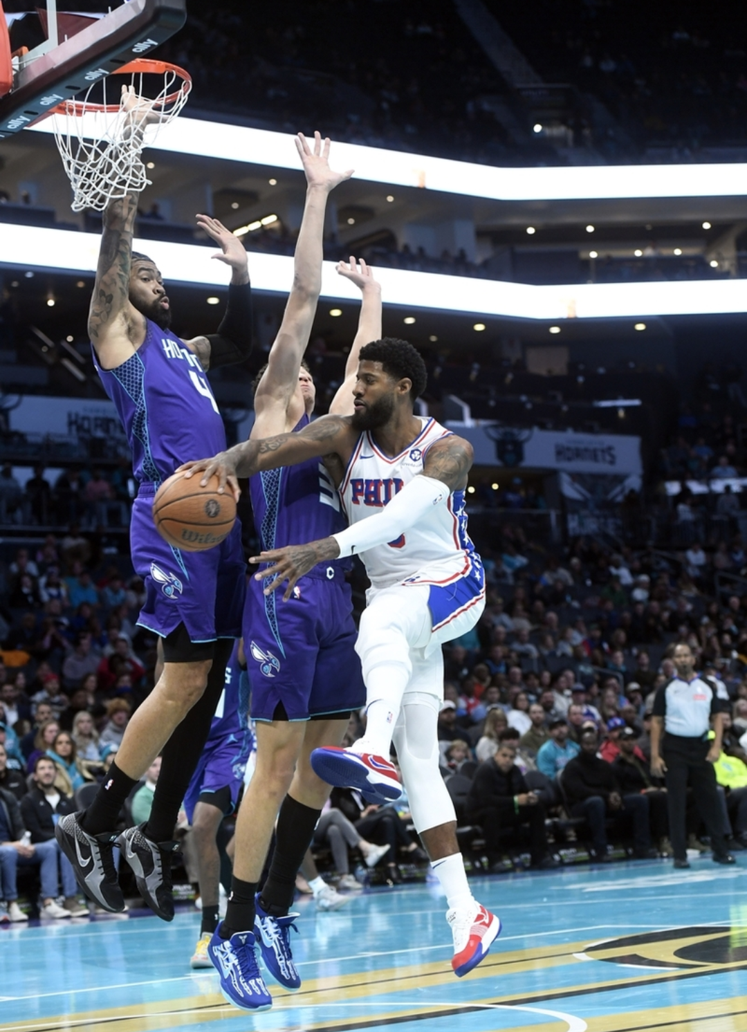 清晨夏洛特黄蜂绝杀压哨:NBA总决赛节点到来;震撼外界;身体对抗强度拉满的简单介绍 清晨夏洛特黄蜂绝杀压哨:NBA总决赛节点到来;震撼外界;身体对抗强度拉满的简单介绍